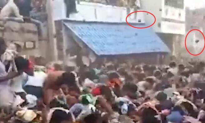 印度上千村民互扔牛糞送祝福