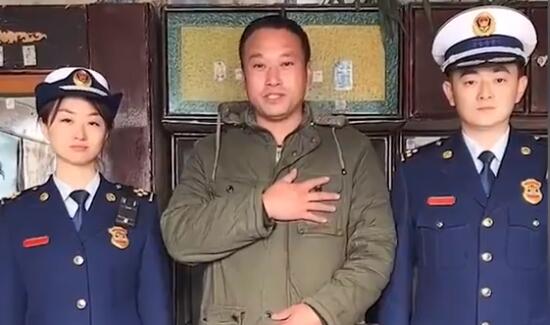 張同學(xué)換插座了