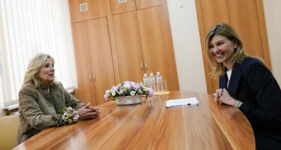 美國(guó)第一夫人訪烏