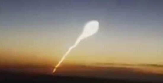 甘肅天空現(xiàn)巨大發(fā)光不明飛行物