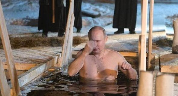 70歲普京按照傳統(tǒng)進行冰浴洗禮