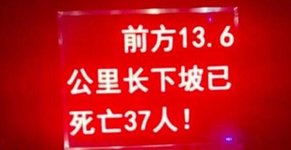 奔馳車主回應(yīng)加完油將錢扔地上