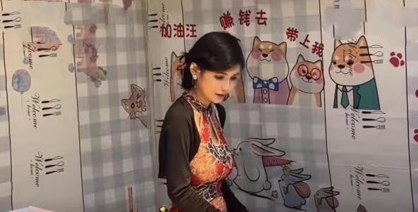 狗頭蘿莉擺攤賣煎餅