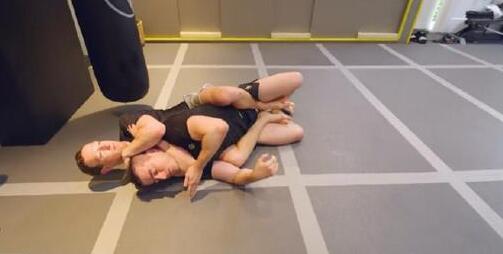 馬斯克已開(kāi)始練習(xí)格斗