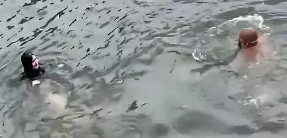 俄羅斯美女加入天津大爺跳水隊(duì)伍