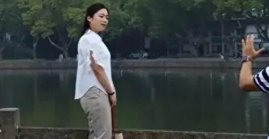 朝鮮運(yùn)動(dòng)員游西湖顏值不輸明星