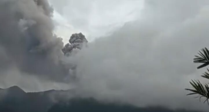 印度尼西亞馬拉皮火山大噴發(fā)