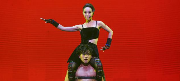 冒充小學(xué)生誘騙女生騎大馬