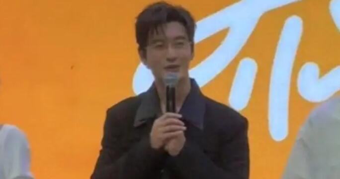 黃曉明回應(yīng)葉珂伍佰的歌猥瑣